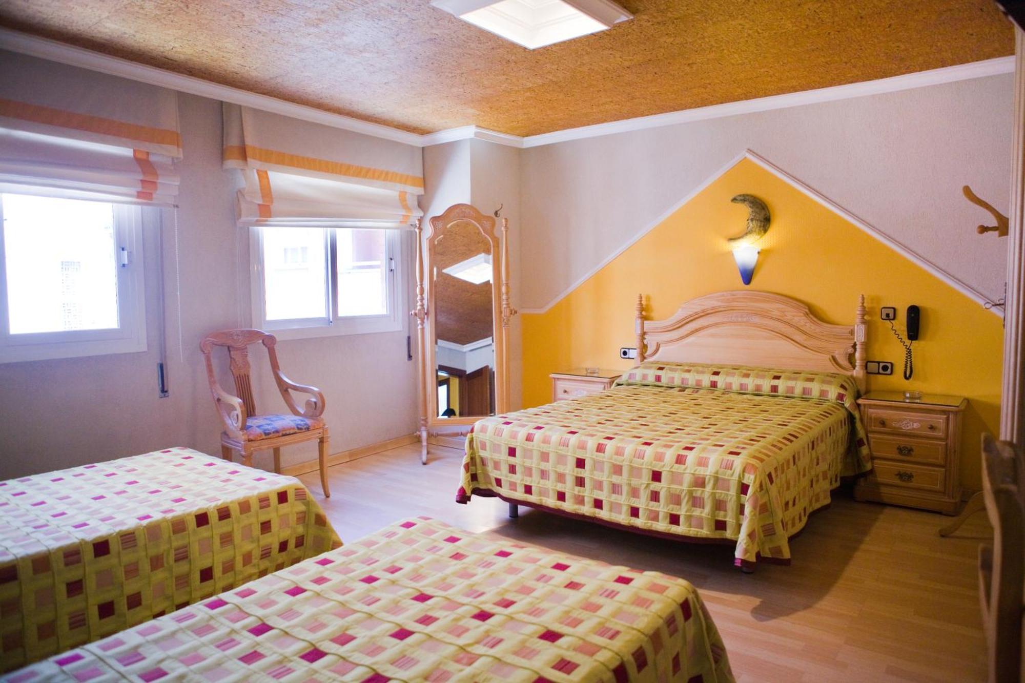 Hostal la Campana Motril Habitación foto