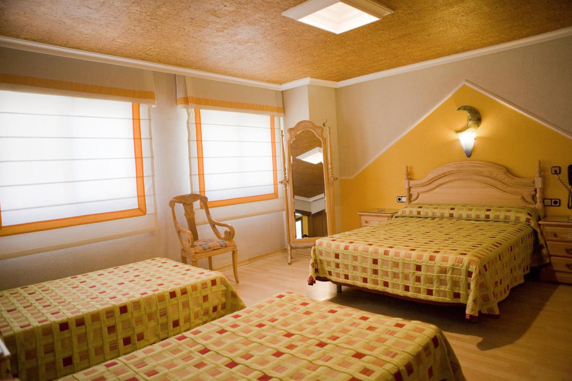 Hostal la Campana Motril Habitación foto